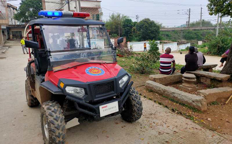 消防摩托車在鄉鎮.jpg
